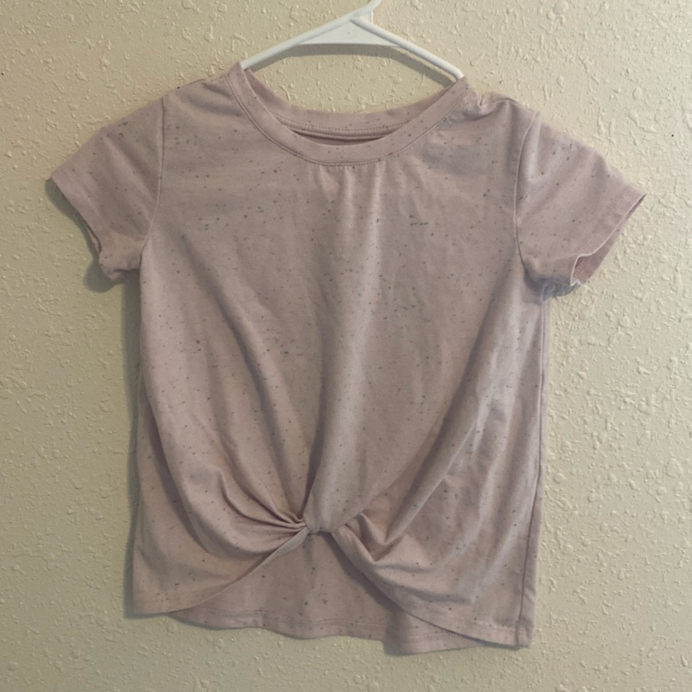 This shirt is very trendy. It’s very fashionable